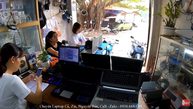noi-ban-laptop-cu-o-sai-son-re-nhat-chat-nhat