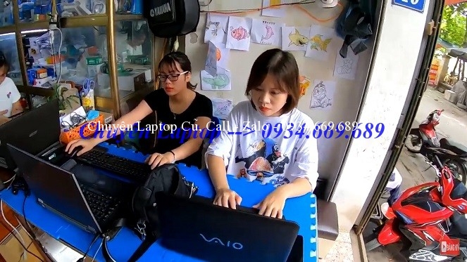 noibanlaptopcuomolaorenhatchatnhat